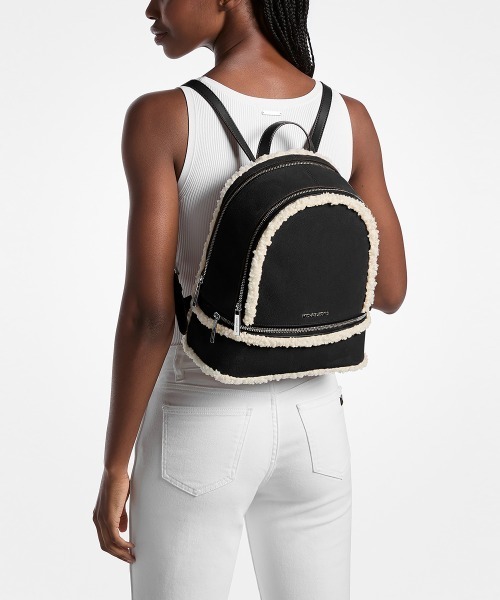 MICHAEL KORS(マイケルコース)の「RHEA ジップ バックパック ミディアム(バックパック/リュック・レディース・ブラック・FREE)」の4枚目の写真