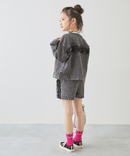 devirock（デビロック）の「【セットアップ可能】バックフリル ノーカラー デニムジャケット（デニムジャケット・キッズ・ブラック系/ブルー系・100cm/110cm/120cm/130cm/140cm/150cm/160cm）」の4枚目の写真