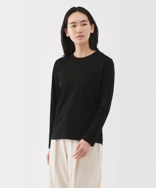 無印良品（ムジルシリョウヒン）の「婦人　天竺編みクルーネック長袖Ｔシャツ（Tシャツ/カットソー・レディース・ブラック系/ブルー系/グレー/ホワイト/ブラック/ブラウン系/グレー系・XL/L/M/S/XS/XXL）」の2枚目の写真