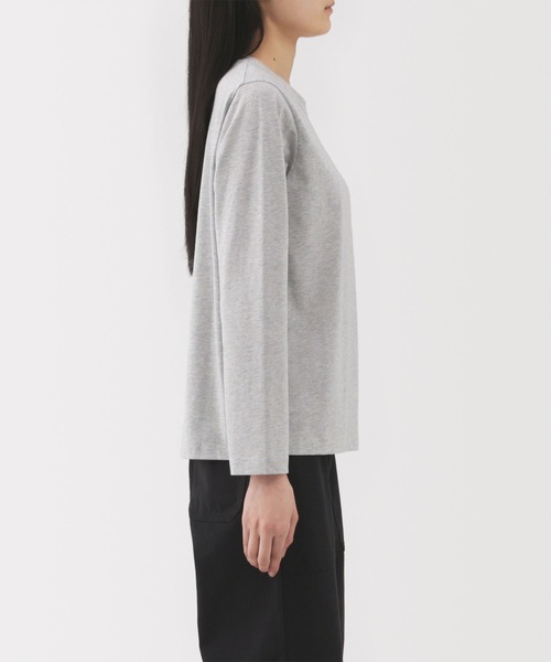 無印良品（ムジルシリョウヒン）の「婦人　天竺編みクルーネック長袖Ｔシャツ（Tシャツ/カットソー・レディース・ブラック系/ブルー系/グレー/ホワイト/ブラック/ブラウン系/グレー系・XL/L/M/S/XS/XXL）」の19枚目の写真