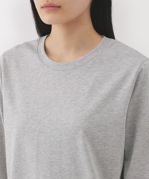 無印良品（ムジルシリョウヒン）の「婦人　天竺編みクルーネック長袖Ｔシャツ（Tシャツ/カットソー・レディース・ブラック系/ブルー系/グレー/ホワイト/ブラック/ブラウン系/グレー系・XL/L/M/S/XS/XXL）」の21枚目の写真