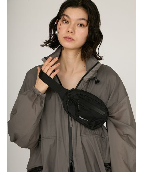 emmi（エミ）の「【emmi×KEEN】RECYCLE NYLON HIPBAG（ボディバッグ/ウエストポーチ・レディース・ブラック・F）」の2枚目の写真