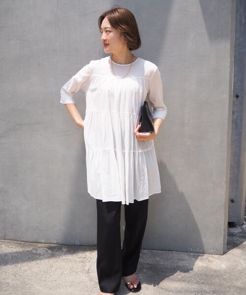qualite（カリテ）の「【後ろ姿も美しく】ティアードチュニック/オフィスカジュアル/夏服/春服（シャツ/ブラウス・レディース・ブラック/オフホワイト/ブラウン系その他・フリー）」の21枚目の写真