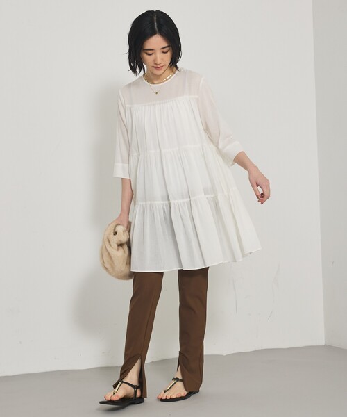 qualite（カリテ）の「【後ろ姿も美しく】ティアードチュニック/オフィスカジュアル/夏服/春服（シャツ/ブラウス・レディース・ブラック/オフホワイト/ブラウン系その他・フリー）」の6枚目の写真