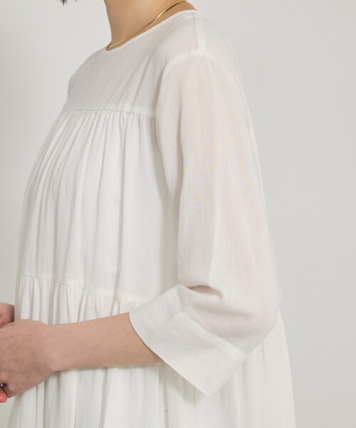 qualite（カリテ）の「【後ろ姿も美しく】ティアードチュニック/オフィスカジュアル/夏服/春服（シャツ/ブラウス・レディース・ブラック/オフホワイト/ブラウン系その他・フリー）」の12枚目の写真