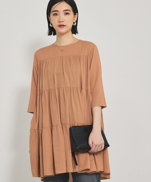 qualite（カリテ）の「【後ろ姿も美しく】ティアードチュニック/オフィスカジュアル/夏服/春服（シャツ/ブラウス・レディース・ブラック/オフホワイト/ブラウン系その他・フリー）」の15枚目の写真