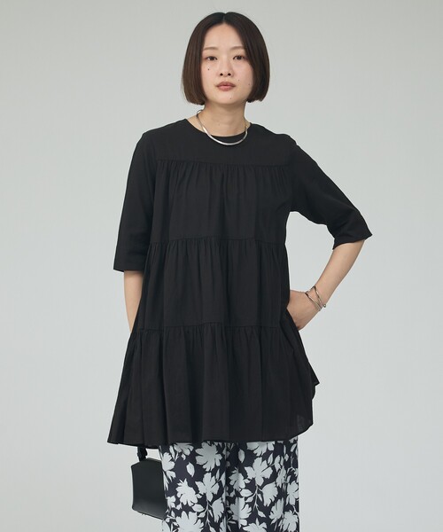 qualite(カリテ)の「【後ろ姿も美しく】ティアードチュニック/オフィスカジュアル/夏服/春服(シャツ/ブラウス・レディース・ブラック/オフホワイト/ブラウン系その他・フリー)」の16枚目の写真