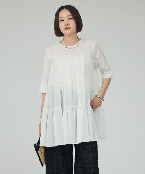 qualite(カリテ)の「【後ろ姿も美しく】ティアードチュニック/オフィスカジュアル/夏服/春服(シャツ/ブラウス・レディース・ブラック/オフホワイト/ブラウン系その他・フリー)」の18枚目の写真