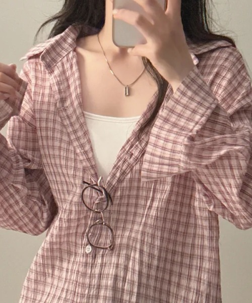 2ly2(トゥーリートゥー)の「軽やかに羽織れる!ゆったりチェック柄シャツ(シャツ/ブラウス・レディース・ホワイト/ピンク/ブラック・FREE)」の1枚目の写真