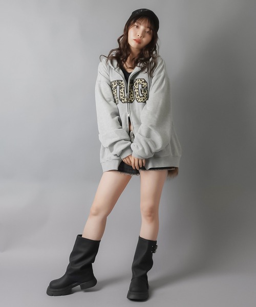 SPINNS（スピンズ）の「レオパロゴがGALくて可愛い☆Wジップビッグパーカー（パーカー・レディース・オフホワイト/杢グレー/ブラック/ピンク/ネイビー・ONESIZE）」の12枚目の写真