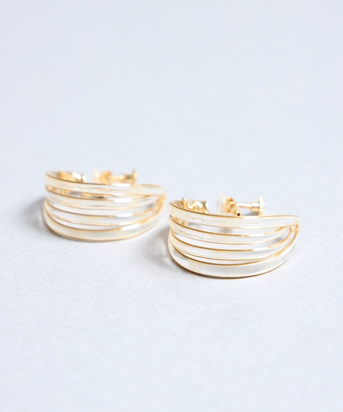 The Rule(ザルール)の「The Rule ザルール:Lattice earring 4重フープイヤリング(イヤリング・レディース・ホワイト/グリーン・FREE)」の5枚目の写真