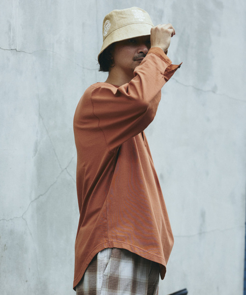 JOURNAL STANDARD relume(ジャーナルスタンダード レリューム)の「ガーメントダイ スリーピング ヘンリーネック Tシャツ(Tシャツ/カットソー・メンズ・キャメル/ホワイト/ブラックミックス・LARGE/MEDIUM)」の22枚目の写真