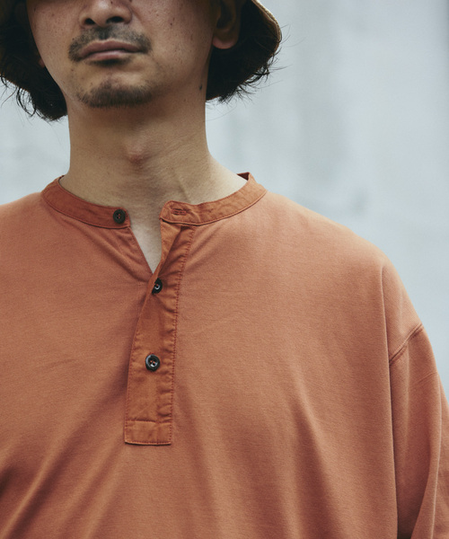 JOURNAL STANDARD relume(ジャーナルスタンダード レリューム)の「ガーメントダイ スリーピング ヘンリーネック Tシャツ(Tシャツ/カットソー・メンズ・キャメル/ホワイト/ブラックミックス・LARGE/MEDIUM)」の17枚目の写真