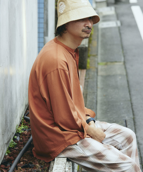 JOURNAL STANDARD relume(ジャーナルスタンダード レリューム)の「ガーメントダイ スリーピング ヘンリーネック Tシャツ(Tシャツ/カットソー・メンズ・キャメル/ホワイト/ブラックミックス・LARGE/MEDIUM)」の11枚目の写真