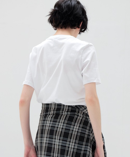 BAUM UND PFERDGARTEN（バウムウンドヘルガーデン）の「BAUM UND PFERDGARTEN / JAWO(フロントロゴハーフスリーブTシャツ 24278)（Tシャツ/カットソー・レディース・ホワイト・36）」の3枚目の写真