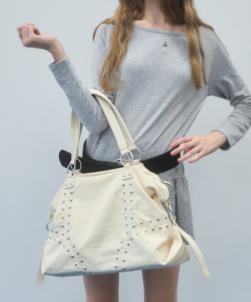 Birthday room（バースデイルーム）の「【1泊2日対応】スタッズ付きトートBAG/studded tote bag（トートバッグ・レディース・アイボリー/ブラック・FREE）」の5枚目の写真