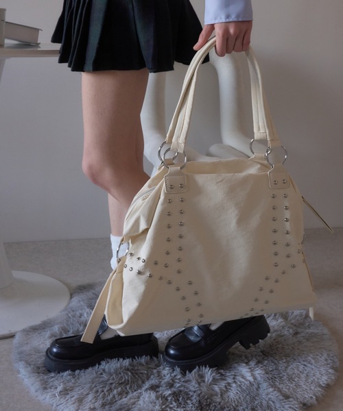 Birthday room（バースデイルーム）の「【1泊2日対応】スタッズ付きトートBAG/studded tote bag（トートバッグ・レディース・アイボリー/ブラック・FREE）」の20枚目の写真