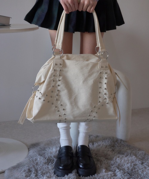 Birthday room（バースデイルーム）の「【1泊2日対応】スタッズ付きトートBAG/studded tote bag（トートバッグ・レディース・アイボリー/ブラック・FREE）」の21枚目の写真