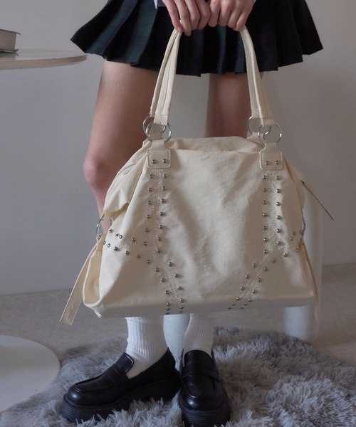 Birthday room（バースデイルーム）の「【1泊2日対応】スタッズ付きトートBAG/studded tote bag（トートバッグ・レディース・アイボリー/ブラック・FREE）」の22枚目の写真