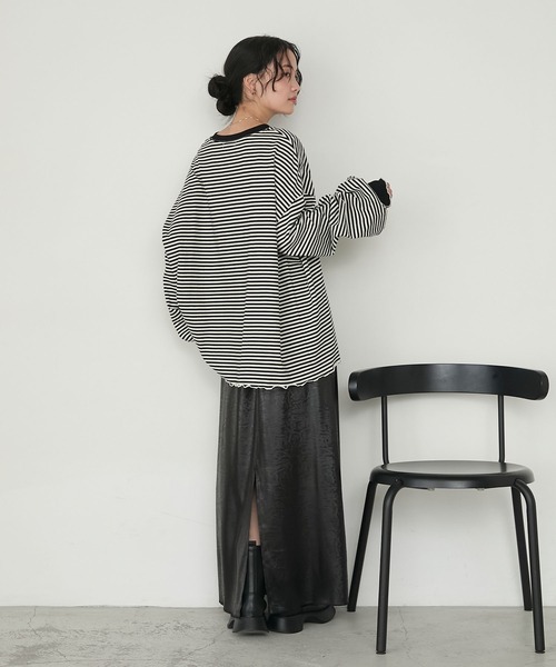 forksy.(フォルクシー)の「【forksy.】メローボリューム袖オーバーサイズボーダー長袖Tシャツ(Tシャツ/カットソー・レディース・グレー系/グリーン系/ブラウン系/ブラック系・FREE)」の7枚目の写真