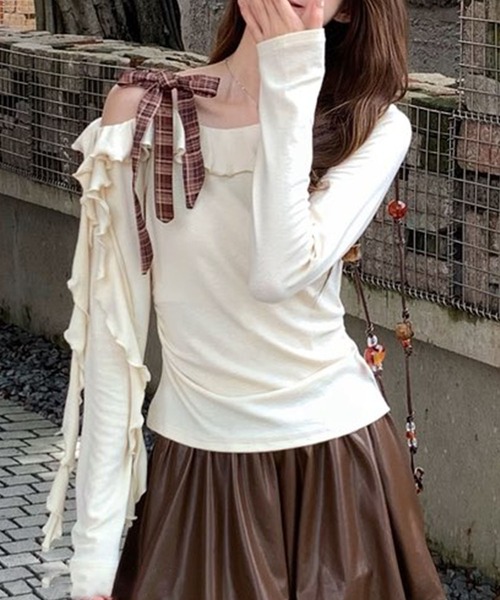 Lace Ladies(レースレディース)の「チェック柄 ストラップ リボン付き フリル トップス(Tシャツ/カットソー・レディース・アイボリー/ベージュ/パープル・FREE/S)」の2枚目の写真