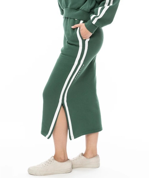 BILLABONG(ビラボン)の「【BILLABONG/ビラボン】24AW SIDE LINE SWEAT SKIR/スリットスウェットスカート(スカート・レディース・グリーン/スミクロ/レッドパープル・MEDIUM/LARGE)」の1枚目の写真