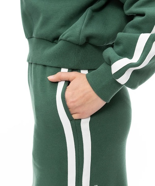 BILLABONG(ビラボン)の「【BILLABONG/ビラボン】24AW SIDE LINE SWEAT SKIR/スリットスウェットスカート(スカート・レディース・グリーン/スミクロ/レッドパープル・MEDIUM/LARGE)」の4枚目の写真