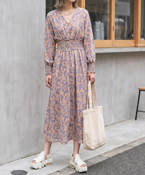cammie（キャミー）の「フラワープリントウエストシャーリングワンピース（ワンピース・レディース・ピンク/ラベンダー/アイボリー・L/M）」の2枚目の写真