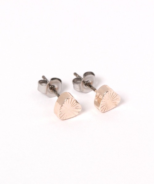 LAKOLE（ラコレ）の「センターラインハートピアス / 589098（ピアス（両耳用）・レディース・その他1/その他2/ピンク系その他・FREE）」の2枚目の写真