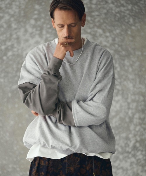 THEOREM（セオレム）の「msw1783- One Point Embroidered Laidback Switching Sweatshirt スウェット(TRM25-T043A)（スウェット・メンズ・グレー系その他/ブラック×グリーン/グレー×サックスブルー/ブラック×ベージュ・M/L/XL）」の3枚目の写真