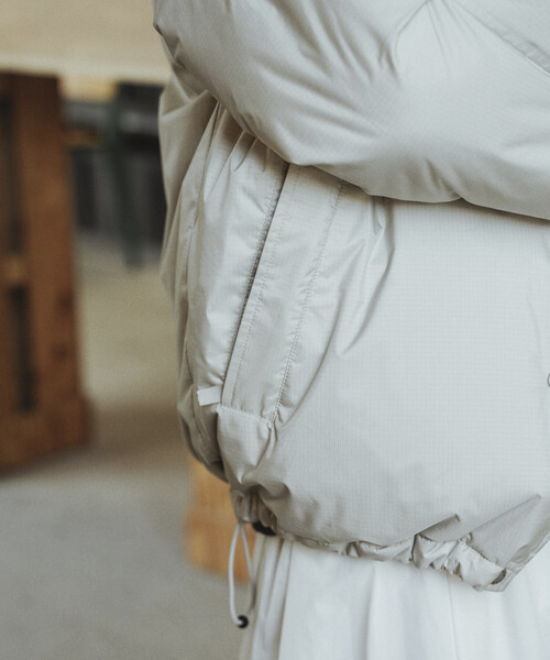 NANGA（ナンガ）の「NANGA × Firsthand/ナンガ 別注 オーロラテックス リサイクル ダウンジャケット / ショートダウン（ダウンジャケット/コート・レディース・ブラック/オフホワイト・S/M）」の8枚目の写真