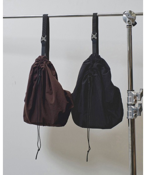 TODAYFUL（トゥデイフル）の「TODAYFUL Nylon Back Pack 12421028（バックパック/リュック・レディース・ブラック/バーガンディー・FREE）」の3枚目の写真