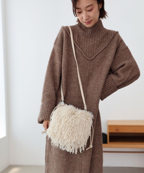 T・S・L（ティーエスエル）の「フェザーファー2way巾着ショルダーバッグ（ショルダーバッグ・レディース・アイボリー/ブラック/チャコール・FREE）」の4枚目の写真