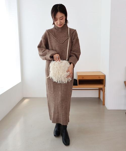 T・S・L（ティーエスエル）の「フェザーファー2way巾着ショルダーバッグ（ショルダーバッグ・レディース・アイボリー/ブラック/チャコール・FREE）」の5枚目の写真