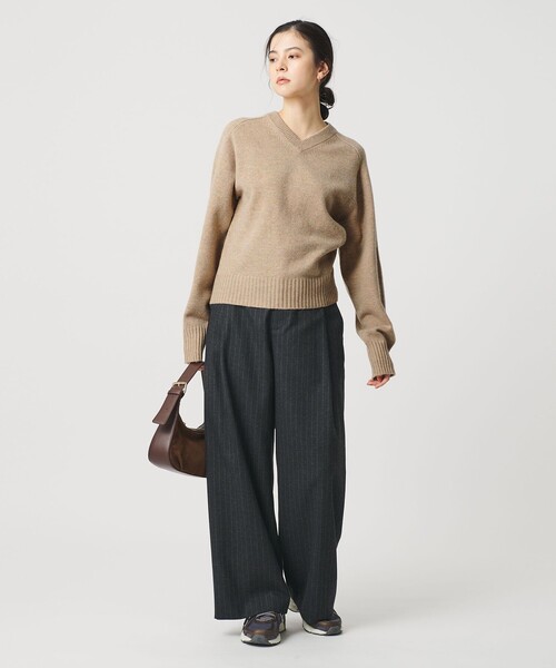 BEAUTY&YOUTH UNITED ARROWS（ビューティーアンドユースユナイテッドアローズ）の「ウールナイロンブレンド Vネックニットプルオーバー（ニット/セーター・レディース・ベージュ/ライトグレー・FREE）」の5枚目の写真