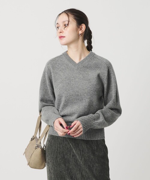 BEAUTY&YOUTH UNITED ARROWS（ビューティーアンドユースユナイテッドアローズ）の「ウールナイロンブレンド Vネックニットプルオーバー（ニット/セーター・レディース・ベージュ/ライトグレー・FREE）」の6枚目の写真