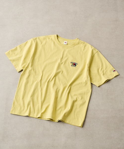 FRUIT OF THE LOOM(フルーツオブザルーム)の「【FRUIT OF THE LOOM】バックプリントシャツ 袖ワッペン(Tシャツ/カットソー・レディース・ホワイト/チャコールグレー/イエロー・L/M/S)」の5枚目の写真
