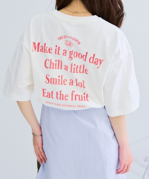 FRUIT OF THE LOOM(フルーツオブザルーム)の「【FRUIT OF THE LOOM】バックプリントシャツ 袖ワッペン(Tシャツ/カットソー・レディース・ホワイト/チャコールグレー/イエロー・L/M/S)」の9枚目の写真