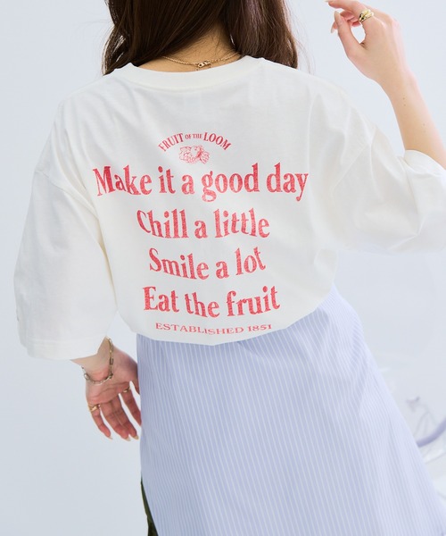 FRUIT OF THE LOOM(フルーツオブザルーム)の「【FRUIT OF THE LOOM】バックプリントシャツ 袖ワッペン(Tシャツ/カットソー・レディース・ホワイト/チャコールグレー/イエロー・L/M/S)」の10枚目の写真
