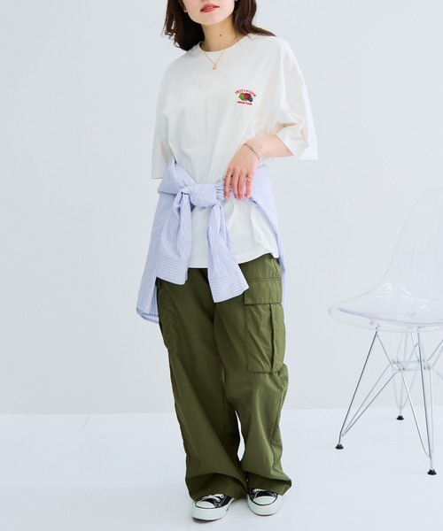 FRUIT OF THE LOOM(フルーツオブザルーム)の「【FRUIT OF THE LOOM】バックプリントシャツ 袖ワッペン(Tシャツ/カットソー・レディース・ホワイト/チャコールグレー/イエロー・L/M/S)」の11枚目の写真