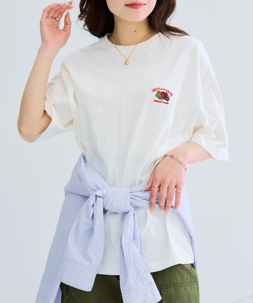 FRUIT OF THE LOOM(フルーツオブザルーム)の「【FRUIT OF THE LOOM】バックプリントシャツ 袖ワッペン(Tシャツ/カットソー・レディース・ホワイト/チャコールグレー/イエロー・L/M/S)」の8枚目の写真