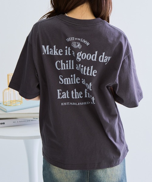 FRUIT OF THE LOOM(フルーツオブザルーム)の「【FRUIT OF THE LOOM】バックプリントシャツ 袖ワッペン(Tシャツ/カットソー・レディース・ホワイト/チャコールグレー/イエロー・L/M/S)」の19枚目の写真