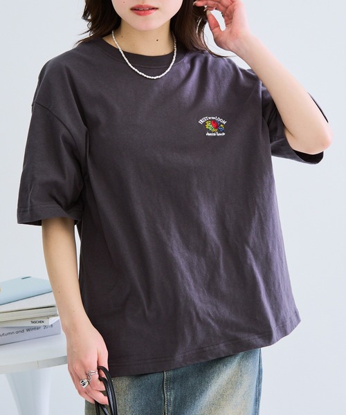 FRUIT OF THE LOOM(フルーツオブザルーム)の「【FRUIT OF THE LOOM】バックプリントシャツ 袖ワッペン(Tシャツ/カットソー・レディース・ホワイト/チャコールグレー/イエロー・L/M/S)」の20枚目の写真