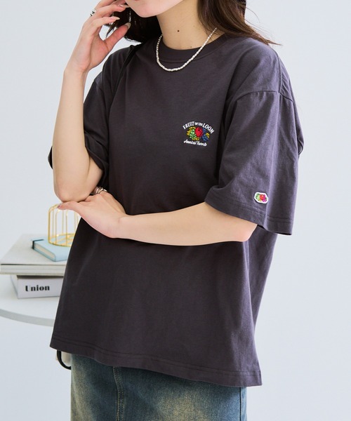 FRUIT OF THE LOOM(フルーツオブザルーム)の「【FRUIT OF THE LOOM】バックプリントシャツ 袖ワッペン(Tシャツ/カットソー・レディース・ホワイト/チャコールグレー/イエロー・L/M/S)」の21枚目の写真
