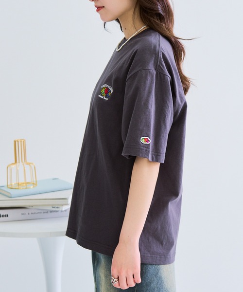 FRUIT OF THE LOOM(フルーツオブザルーム)の「【FRUIT OF THE LOOM】バックプリントシャツ 袖ワッペン(Tシャツ/カットソー・レディース・ホワイト/チャコールグレー/イエロー・L/M/S)」の22枚目の写真