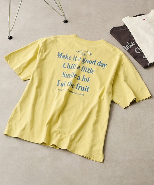 FRUIT OF THE LOOM(フルーツオブザルーム)の「【FRUIT OF THE LOOM】バックプリントシャツ 袖ワッペン(Tシャツ/カットソー・レディース・ホワイト/チャコールグレー/イエロー・L/M/S)」の4枚目の写真