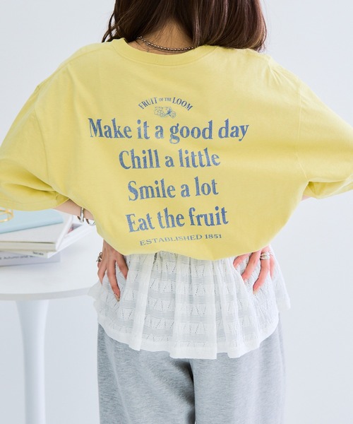 FRUIT OF THE LOOM(フルーツオブザルーム)の「【FRUIT OF THE LOOM】バックプリントシャツ 袖ワッペン(Tシャツ/カットソー・レディース・ホワイト/チャコールグレー/イエロー・L/M/S)」の15枚目の写真