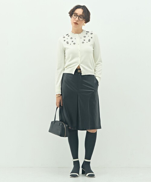 NOLLEY’S（ノーリーズ）の「《手洗い可能》ビジュー付きクルーネックカーディガン（カーディガン/ボレロ・レディース・オフホワイト/チャコールグレー・38）」の3枚目の写真