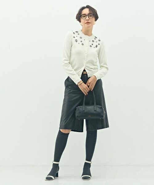 NOLLEY’S（ノーリーズ）の「《手洗い可能》ビジュー付きクルーネックカーディガン（カーディガン/ボレロ・レディース・オフホワイト/チャコールグレー・38）」の6枚目の写真