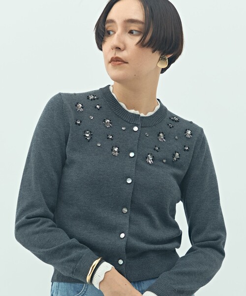 NOLLEY’S（ノーリーズ）の「《手洗い可能》ビジュー付きクルーネックカーディガン（カーディガン/ボレロ・レディース・オフホワイト/チャコールグレー・38）」の20枚目の写真